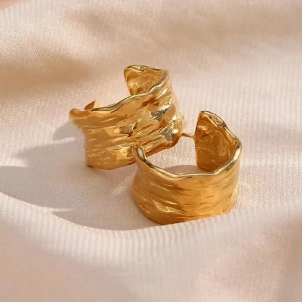 NEW 18K GOLD HOOP EARRINGS, NICE EARRINGS, CUTE EARRINGS - Picture 4 of 7